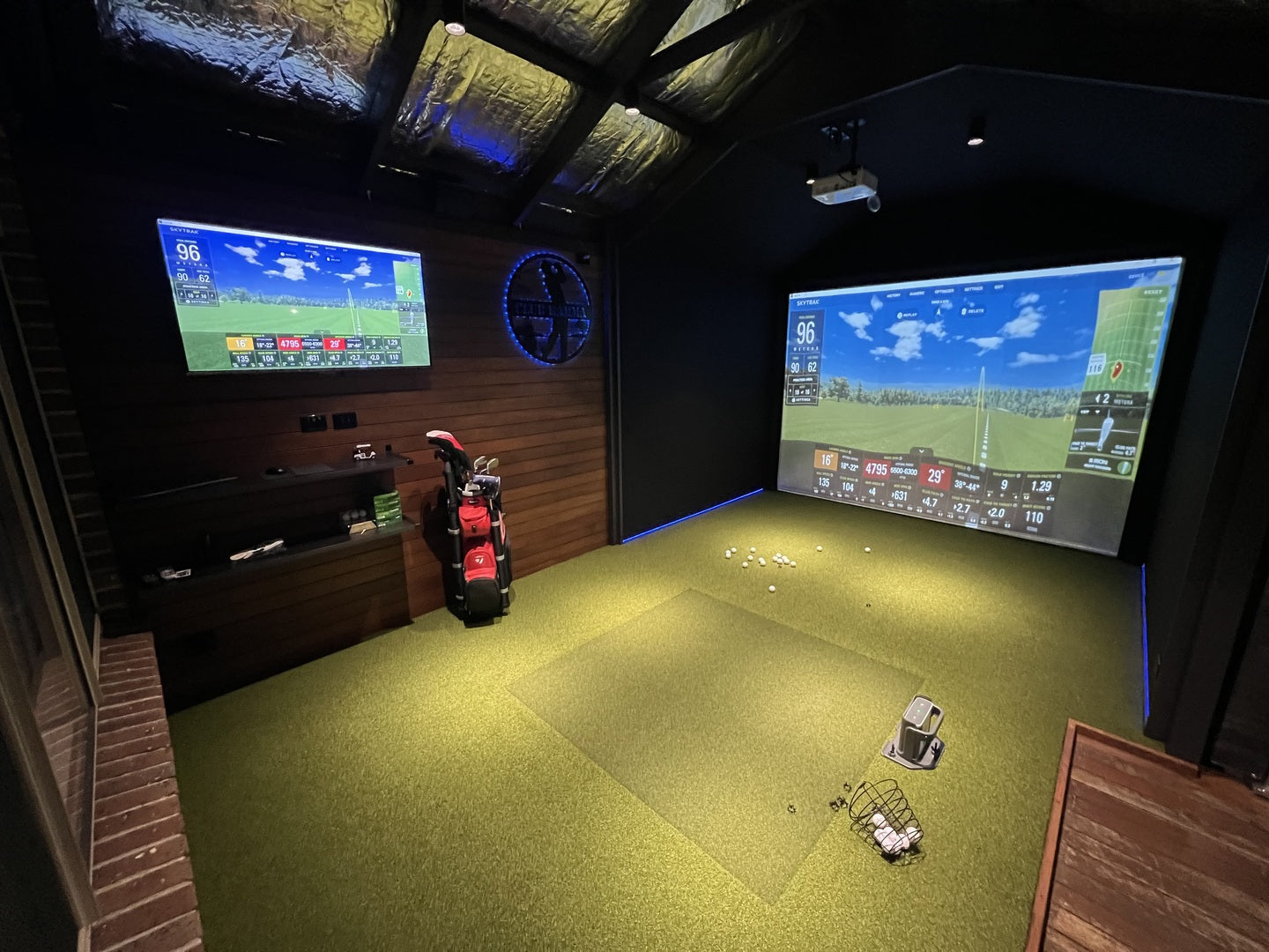 SkyTrak Course Play Golf Simulator Play Package With Access to 31 World-Class Golf Courses